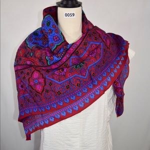 #59. Liz Claiborne scarf. Icelandic design